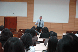 Anaheim University Prof Dr. Rod Ellis at Seoul National University