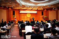 Anaheim University Graduate School of Education Dean Dr. David Nunan speaks to Hanyang Cyber University students