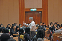 Anaheim University Graduate School of Education Dean Dr. David Nunan speaks to Hanyang Cyber University TESOL students